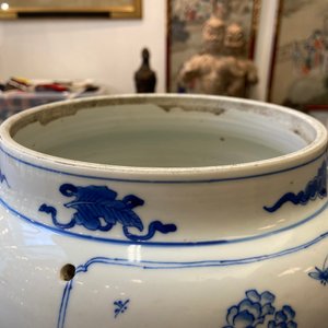 A Chinese blue and white bowl with figures in a landscape, Kangxi — photo 20