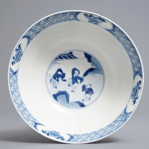 A Chinese blue and white bowl with figures in a room, Xuande mark, Kangxi — 照片 5