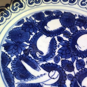 A Chinese blue and white bowl with figures, Kangxi, and a klapmuts crane bowl, probably Wanli — 照片 11