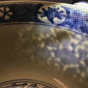 A Chinese blue and white bowl with floral design, Kangxi mark and of the period — photo 21