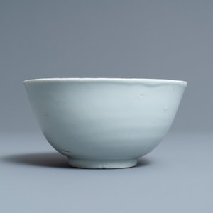 A Chinese blue and white bowl with matte-glazed exterior, Fu mark, Ming — photo 4