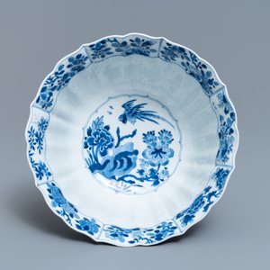 A Chinese blue and white bowl with mythical beasts and flowers, Kangxi — photo 6