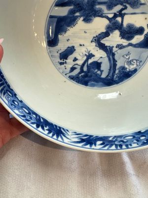 A Chinese blue and white bowl with scholars among cranes and deer, Kangxi mark and of the period — 照片 2