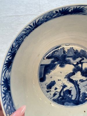 A Chinese blue and white bowl with scholars among cranes and deer, Kangxi mark and of the period — 照片 3
