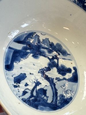 A Chinese blue and white bowl with scholars among cranes and deer, Kangxi mark and of the period — 照片 6