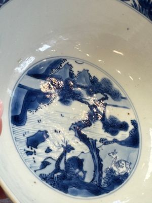 A Chinese blue and white bowl with scholars among cranes and deer, Kangxi mark and of the period — 照片 7