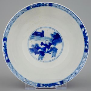 A Chinese blue and white bowl with six-character mark of Chenghua, Kangxi — photo 6