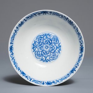 A Chinese blue and white bowl with taoist symbols, Jiajing mark, Kangxi — photo 1
