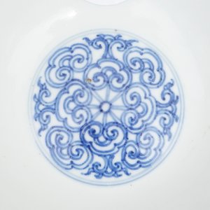 A Chinese blue and white bowl with taoist symbols, Jiajing mark, Kangxi — photo 9