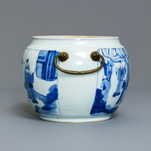 A Chinese blue and white bronze-mounted bowl, Kangxi — photo 2