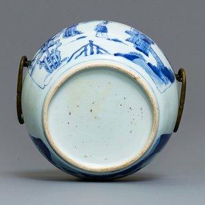 A Chinese blue and white bronze-mounted bowl, Kangxi — photo 6
