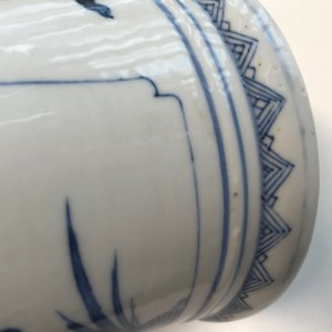 A Chinese blue and white brush pot with 'antiquities' design, Kangxi — 照片 11