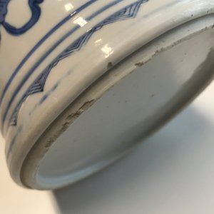 A Chinese blue and white brush pot with 'antiquities' design, Kangxi — 照片 9