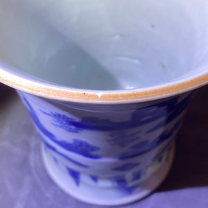 A Chinese blue and white brush pot with figures in a garden, Transitional period — photo 11