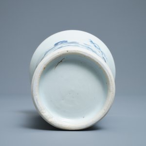 A Chinese blue and white brush pot with figures in a garden, Transitional period — photo 5