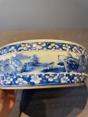A Chinese blue and white brush washer and two seal paste boxes and covers, Qianlong mark, 19th C. — 照片 11
