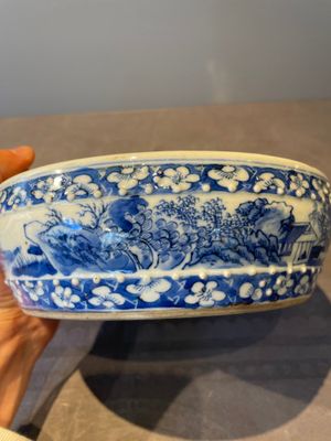 A Chinese blue and white brush washer and two seal paste boxes and covers, Qianlong mark, 19th C. — 照片 12