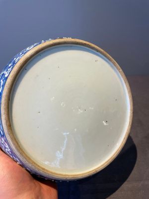 A Chinese blue and white brush washer and two seal paste boxes and covers, Qianlong mark, 19th C. — 照片 13