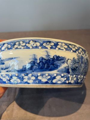 A Chinese blue and white brush washer and two seal paste boxes and covers, Qianlong mark, 19th C. — 照片 7