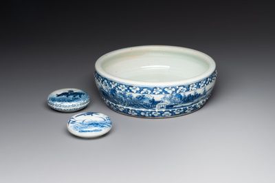 A Chinese blue and white brush washer and two seal paste boxes and covers, Qianlong mark, 19th C.