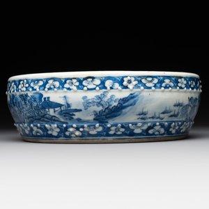A Chinese blue and white brush washer and two seal paste boxes and covers, Qianlong mark, 19th C. — 照片 4