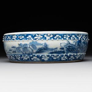 A Chinese blue and white brush washer and two seal paste boxes and covers, Qianlong mark, 19th C. — 照片 5