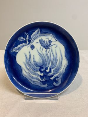 A Chinese blue and white 'Buddha's hand' plate, 18/19th C. — foto 2