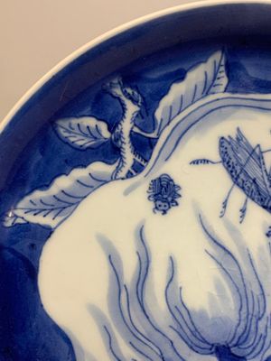 A Chinese blue and white 'Buddha's hand' plate, 18/19th C. — foto 4