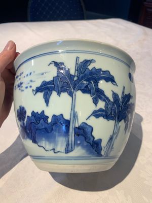 A Chinese blue and white 'Buddhist lion and elephant' scroll jar or jardinière, Transitional period — foto 7
