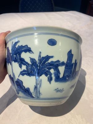 A Chinese blue and white 'Buddhist lion and elephant' scroll jar or jardinière, Transitional period — foto 8