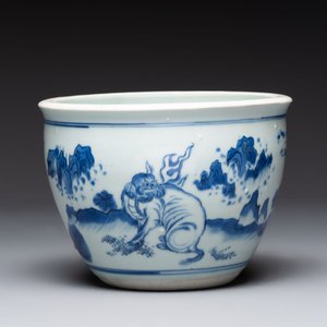 A Chinese blue and white 'Buddhist lion and elephant' scroll jar or jardinière, Transitional period — foto 2