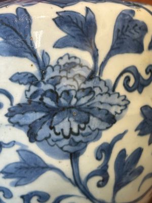 A Chinese blue and white 'Buddhist lion and lotus scroll' jar, Wanli — foto 7