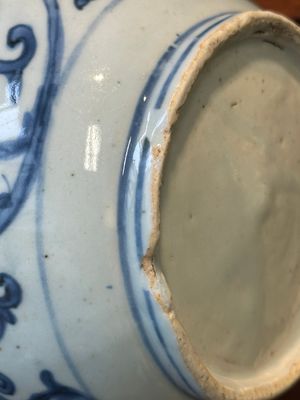 A Chinese blue and white 'Buddhist lion and lotus scroll' jar, Wanli — foto 10