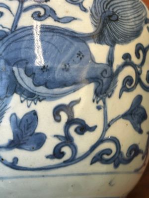 A Chinese blue and white 'Buddhist lion and lotus scroll' jar, Wanli — 照片 8