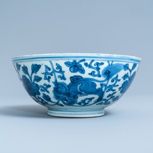 A Chinese blue and white 'Buddhist lion' bowl, Chenghua mark, Jiajing/Wanli — photo 2