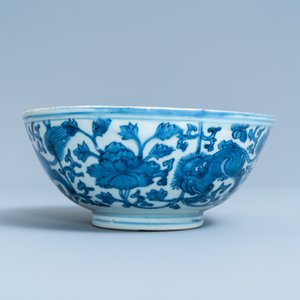A Chinese blue and white 'Buddhist lion' bowl, Chenghua mark, Jiajing/Wanli — photo 4