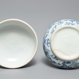 A Chinese blue and white 'Buddhist lion' box and cover, Wanli — 照片 7