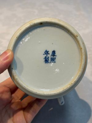 A Chinese blue and white 'Buddhist Lion' teapot, covered bowl and a saucer, various marks, 19th C. — photo 16