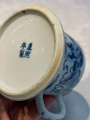 A Chinese blue and white 'Buddhist Lion' teapot, covered bowl and a saucer, various marks, 19th C. — photo 17