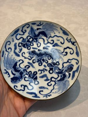 A Chinese blue and white 'Buddhist Lion' teapot, covered bowl and a saucer, various marks, 19th C. — photo 2