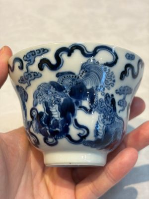 A Chinese blue and white 'Buddhist Lion' teapot, covered bowl and a saucer, various marks, 19th C. — photo 4