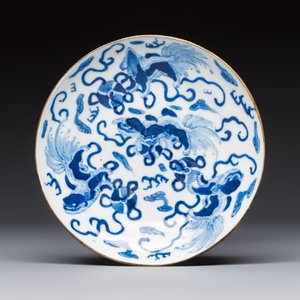 A Chinese blue and white 'Buddhist Lion' teapot, covered bowl and a saucer, various marks, 19th C. — photo 2