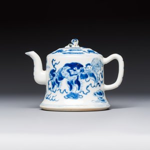 A Chinese blue and white 'Buddhist Lion' teapot, covered bowl and a saucer, various marks, 19th C. — photo 10