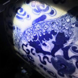 A Chinese blue and white 'Buddhist lions' altar set with incense burner, 19th C. — photo 25