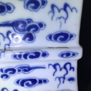 A Chinese blue and white 'Buddhist lions' altar set with incense burner, 19th C. — photo 10
