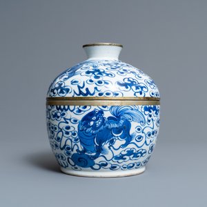 A Chinese blue and white 'Buddhist lions' bowl and cover, 19th C. — 照片 3