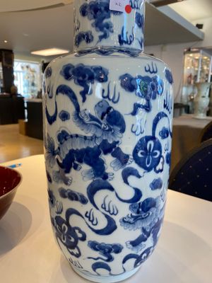 A Chinese blue and white 'Buddhist lions' vase and a 'langyao' bowl, 19/20th C. — 照片 3
