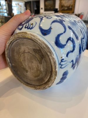 A Chinese blue and white 'Buddhist lions' vase and a 'langyao' bowl, 19/20th C. — 照片 6