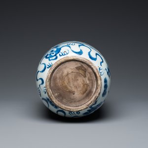 A Chinese blue and white 'Buddhist lions' vase and a 'langyao' bowl, 19/20th C. — 照片 13