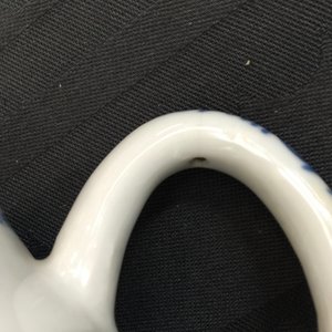 A Chinese blue and white "buffalo riding" teapot, Yongzheng — 照片 8